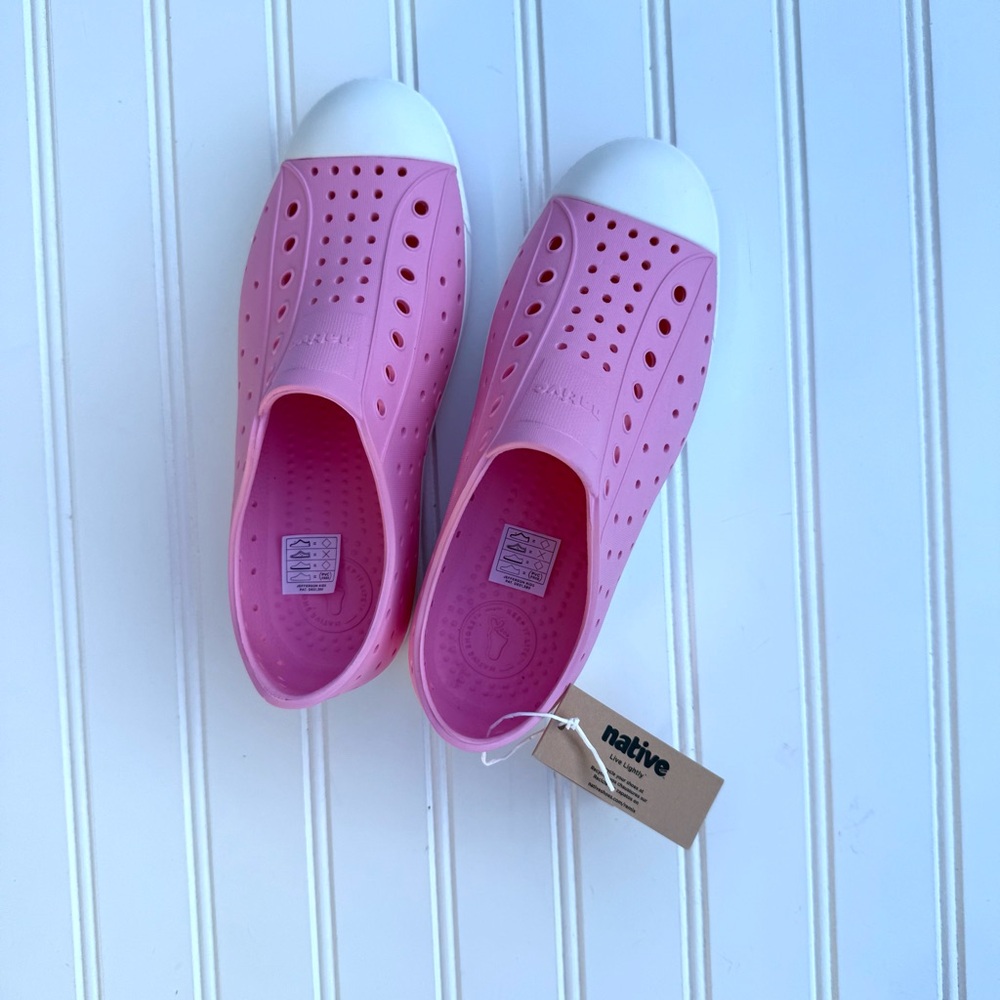 Native Jefferson Kids Pink and White Water Shoes